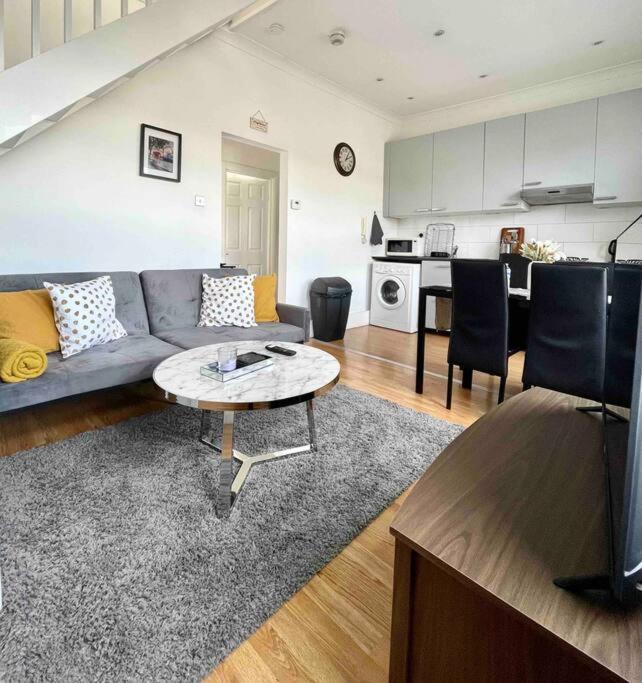 2 Bdr Flat With Canal View London